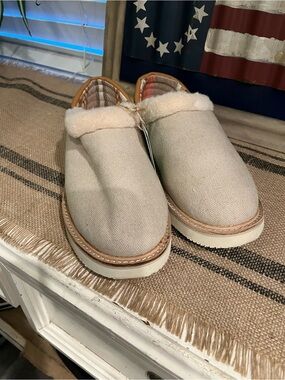 SANUK COZY VIBE LOW SUGAR MAT WOOL/ FAUX FUR SLIPPER SHOES, US 7 New With Flaws